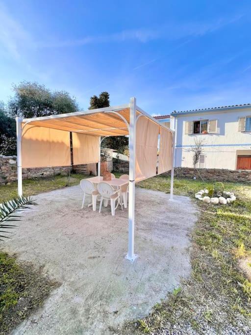 Casetta Bianca Con Giardino Posada  Esterno foto